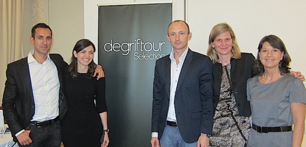 L'équipe de Lastminute.com pose autour du logo du nouveau site de vente privées Degriftour. DR-LAC L'équipe de Lastminute.com pose autour du logo du nouveau site de vente privées Degriftour. DR-LAC