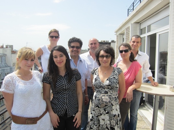 L'équipe de Tour Indicom prend la pose sur la terrasse de leurs bureaux parisiens. DR-LAC L'équipe de Tour Indicom prend la pose sur la terrasse de leurs bureaux parisiens. DR-LAC