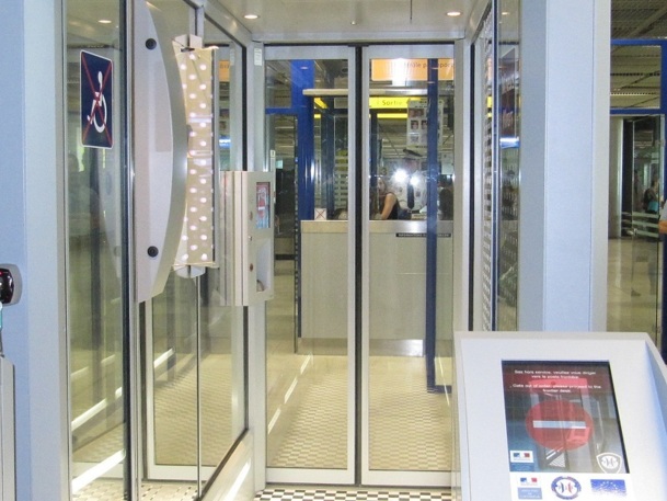 Le dispositif PARAFE permet un passage aux frontières d'une durée moyenne de 20 secondes - Photo PC Le dispositif PARAFE permet un passage aux frontières d'une durée moyenne de 20 secondes - Photo PC