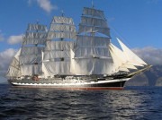 Salaün affrète un bateau spécialement pour convoyer ses invités pendant les Tonnerres de Brest - Photo DR Salaün affrète un bateau spécialement pour convoyer ses invités pendant les Tonnerres de Brest - Photo DR