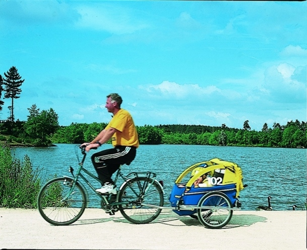 Les séjours à vélos correspondent parfaitement à la tendance actuelle de retour à la nature.   Ils séduisent une clientèle familiale à la recherche d'authenticité. / DR Center Parcs