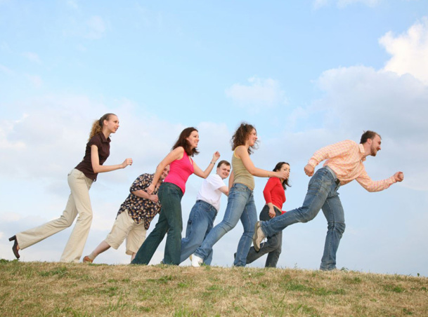 Une des missions de l'animateur, c'est d'accueillir les vacanciers et être attentif à leurs demandes - Photo Fotolia Une des missions de l'animateur, c'est d'accueillir les vacanciers et être attentif à leurs demandes - Photo Fotolia