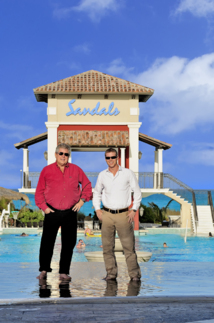 Gordon Butch Stewart, Chairman en compagnie d'Adam Stewart, CEO de Sandals - DR : Sandals