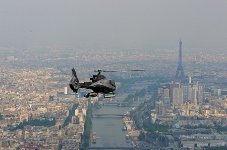 Il est désormais possible de découvrir Paris depuis le ciel en hélicoptère à partir de 99€ - Photo DR