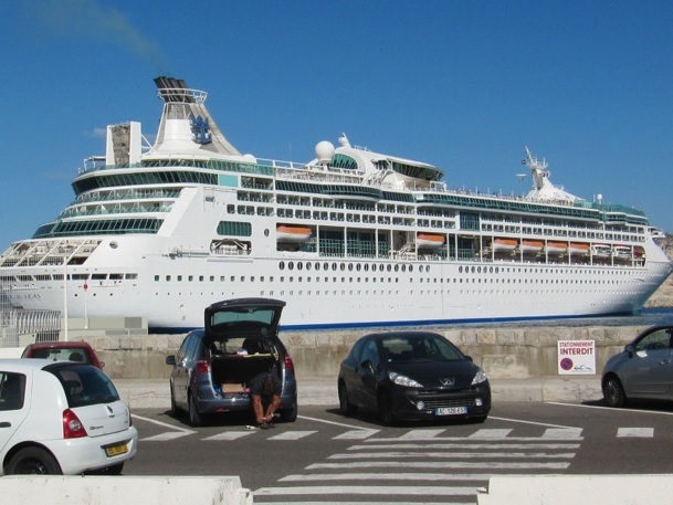 Royal Caribbean International fait son retour à Marseille le 23 juillet 2012 avec le Grandeur of the Seas - Photo PC