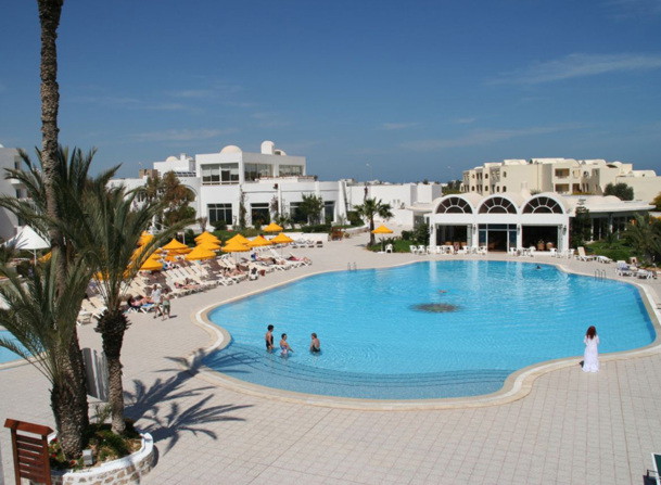 C’est la tendance de l’été 2012 : sans doute craintif, le touriste ne sort pas de son hôtel. "L’hôtellerie all inclusive fonctionne bien," constatent les agents de voyages réceptifs. C’est la tendance de l’été 2012 : sans doute craintif, le touriste ne sort pas de son hôtel. "L’hôtellerie all inclusive fonctionne bien," constatent les agents de voyages réceptifs.