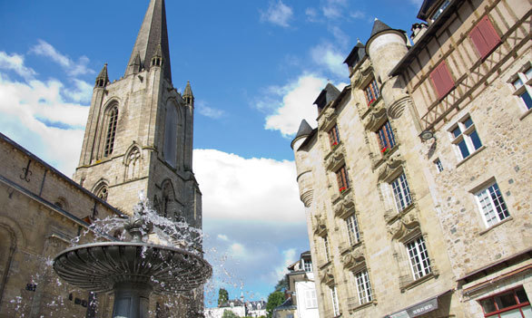 Au programme du circuit notamment la découverte de la place de la Cathédrale où F. Hollande nouvellement élu a prononcé son discours le soir du 6 mai - Photo OT de Tulle