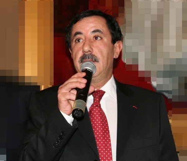 « On nous croyait une compagnie du Sud avec nos lignes sur l’Algérie, le Portugal, le Mali et la Tunisie. Mais avec l’ouverture de la ligne de Moscou, ce n’est plus le cas ! », plaisante Arezki Idjerouidène, le président d’Aigle Azur. /photo JDL « On nous croyait une compagnie du Sud avec nos lignes sur l’Algérie, le Portugal, le Mali et la Tunisie. Mais avec l’ouverture de la ligne de Moscou, ce n’est plus le cas ! », plaisante Arezki Idjerouidène, le président d’Aigle Azur. /photo JDL