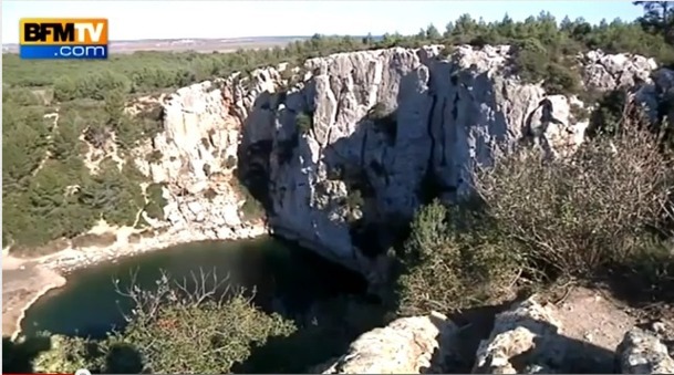 La baignade est interdite au gouffre de l'Oeil Doux depuis 1996 - Capture d'écran BFMTV La baignade est interdite au gouffre de l'Oeil Doux depuis 1996 - Capture d'écran BFMTV