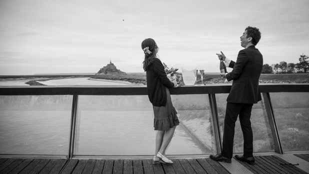 Pour Exclusive France Tours, chaque séjour est unique et cousu main. Ici, une demande en mariage devant le Mont Saint-Michel - DR : EFT