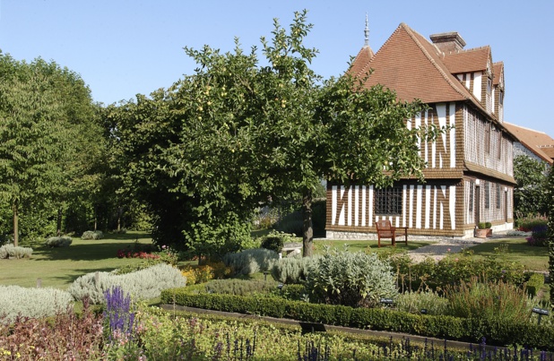 Dans son cadre ô combien normand, la maison "des champs" de Pierre Corneille (16e siècle) avec une partie de son potager et de son verger - DR : Rouen Normandie T.C. Dans son cadre ô combien normand, la maison "des champs" de Pierre Corneille (16e siècle) avec une partie de son potager et de son verger - DR : Rouen Normandie T.C.