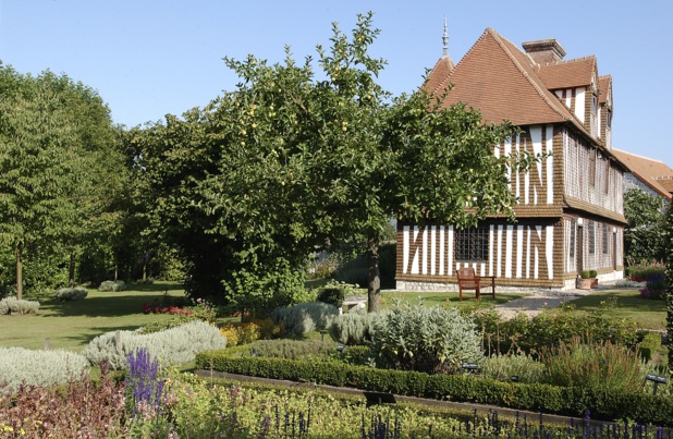 Dans son cadre ô combien normand, la maison "des champs" de Pierre Corneille (16e siècle) avec une partie de son potager et de son verger - DR : Rouen Normandie T.C.