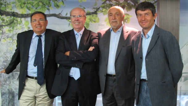Réunis à la Maison de la Région à Marseille, de g. à dr : Jean-Pierre Serra, pdt du CDT du Var, Alain Gumiel, pdt du CRT Riviera Côte d'Azur, Michel Fuillet, pdt ADT Vaucluse et Pierre Meffre, président du CRT Paca - DR : A.B. Réunis à la Maison de la Région à Marseille, de g. à dr : Jean-Pierre Serra, pdt du CDT du Var, Alain Gumiel, pdt du CRT Riviera Côte d'Azur, Michel Fuillet, pdt ADT Vaucluse et Pierre Meffre, président du CRT Paca - DR : A.B.