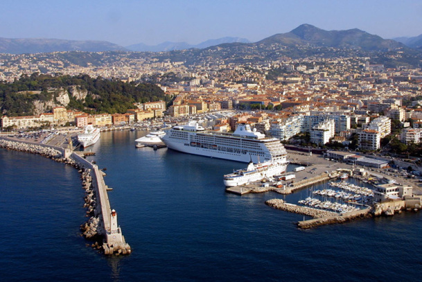 De la coque, à l'efficacité hydrodynamique améliorée, aux moteurs électriques en passant par les systèmes d'éclairage LED, on recherche la plus grande efficacité énergétique à bord des navires de croisières. Photo DR Port de Nice