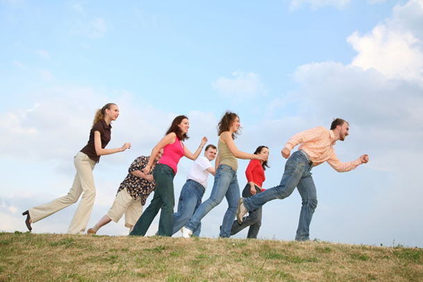 L’animateur en écotourisme a la particularité de sensibiliser les touristes et randonneurs qu’il accompagne à la protection et au respect de l’environnement - Photo Fotolia