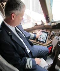 Les pilotes d'American Airlines peuvent désormais utiliser un iPad pendant toutes les phases des vols - Photo DR Les pilotes d'American Airlines peuvent désormais utiliser un iPad pendant toutes les phases des vols - Photo DR