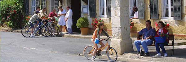 Place de village Gers / Copyright CRT Occitanie Place de village Gers / Copyright CRT Occitanie