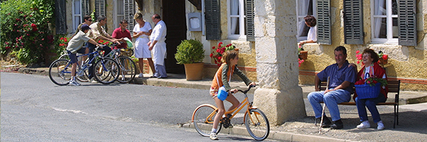 Place de village Gers / Copyright CRT Occitanie