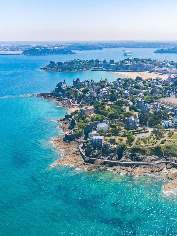 Promenade de la Malouine, plage de St Enogat. Thibault Poriel/SB