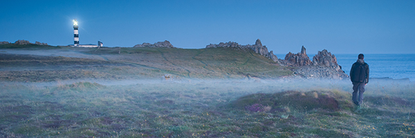 © Berthier Emmanuel / France, Finistère (29), ile d'Ouessant, phare du Creac'h et randonneur dans la nuit © Berthier Emmanuel / France, Finistère (29), ile d'Ouessant, phare du Creac'h et randonneur dans la nuit