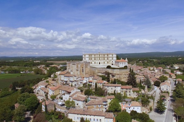Grignon et son château dans la Drôme provençale - DR : Pioucube/CRT Rhône-Alpes.