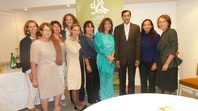 Autour de son Excellence Sheikh Humaid al Maani, Ambassadeur du Sultanat d'Oman en France et de Rania Khkodr directrice de l'OT (à sa gauche) on reconnaît Rocio Jolivet, Esther Romary, Nouara Adrar, Hélène Pouvesle, Claire Cibois - Photo M.S Autour de son Excellence Sheikh Humaid al Maani, Ambassadeur du Sultanat d'Oman en France et de Rania Khkodr directrice de l'OT (à sa gauche) on reconnaît Rocio Jolivet, Esther Romary, Nouara Adrar, Hélène Pouvesle, Claire Cibois - Photo M.S