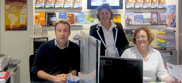 Dominique Thetu, responsable de l'agence FNAC Voyages Ternes à Paris, entourée de ses collaborateurs. DR - LAC Dominique Thetu, responsable de l'agence FNAC Voyages Ternes à Paris, entourée de ses collaborateurs. DR - LAC