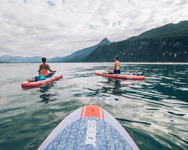 Yoga paddle sur le Lac du Bourget - DR : Max Coquard-Bestjobers, CRT Auvergne-Rhône-Alpes