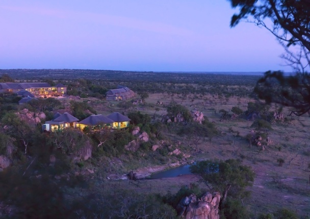 Vue aérienne du Four Seasons Safari Lodge Serengeti en Tanzanie. Un hôtel au coeur de la vie sauvage. DR Vue aérienne du Four Seasons Safari Lodge Serengeti en Tanzanie. Un hôtel au coeur de la vie sauvage. DR