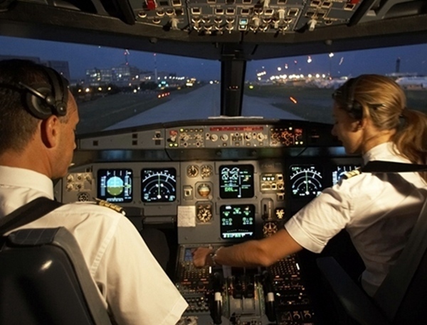 Un pilote de ligne est un salarié qui fait partie du personnel navigant dans une compagnie civile. /photo AF