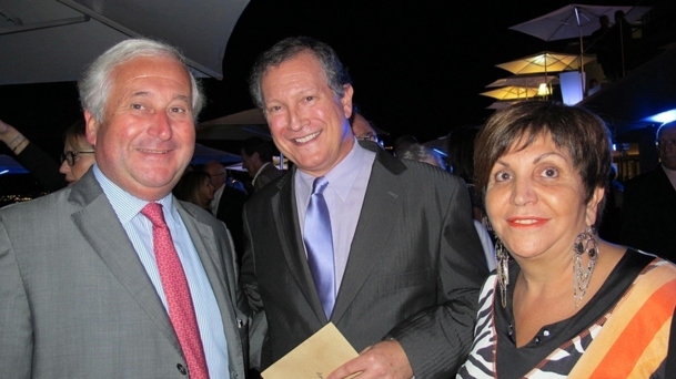 Jean-Marc Ollandini (milieu) entouré d'Adriana Minchella (Cediv) et François-Xavier de Bouard, co-président d'AS Voyages. /photo JDL Jean-Marc Ollandini (milieu) entouré d'Adriana Minchella (Cediv) et François-Xavier de Bouard, co-président d'AS Voyages. /photo JDL