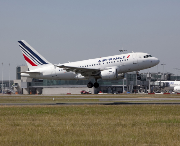 Air France tout comme Lufthansa d’ailleurs ont décidé de couper leurs ponts avec leurs filiales régionales.  Un des avantages : la présentation des comptes des groupes en sera améliorée.  Photo Air France Crédit Claire-Lise Havet