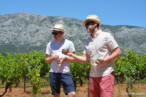 Pétanque et œnotourisme devant la Sainte-Victoire - DR : Vignévasion Pétanque et œnotourisme devant la Sainte-Victoire - DR : Vignévasion