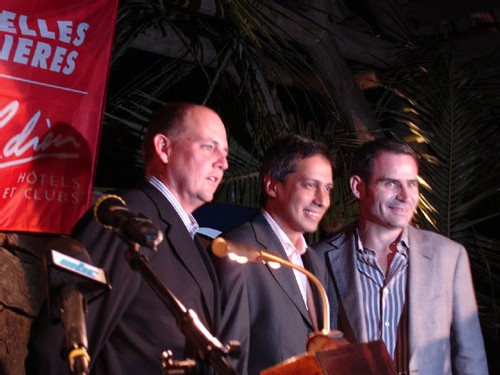 Jean-Michel Pitot du groupe Verandah, le vice Premier ministre et ministre du tourisme Xavier-Luc Duval, et Jean-Marc Siano président du groupe Nouvelles Frontières Jean-Michel Pitot du groupe Verandah, le vice Premier ministre et ministre du tourisme Xavier-Luc Duval, et Jean-Marc Siano président du groupe Nouvelles Frontières
