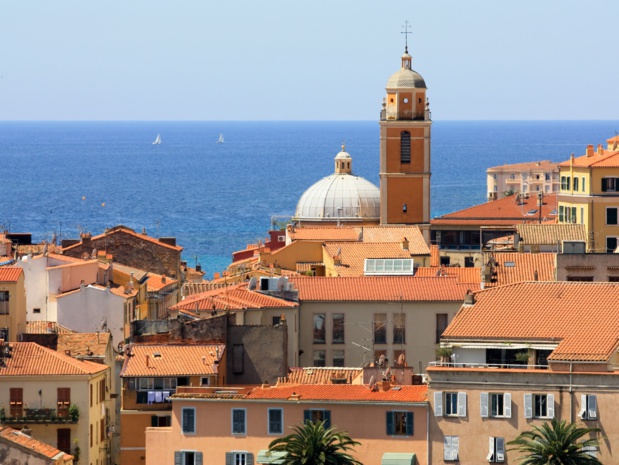 Ajaccio et la mer en horizon.Elena Zarubina.
