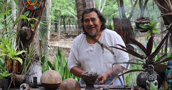 © TERRA Maya - Rencontre avec un chaman