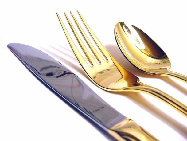 Le métier de maître d’hôtel est avant tout un métier opérationnel et relationnel - Photo-libre.fr Le métier de maître d’hôtel est avant tout un métier opérationnel et relationnel - Photo-libre.fr