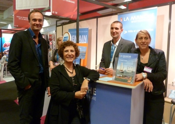 Arlette Alphaize Furet directrice générale du salon MAP Pro chez les Normands. Elle est entourée par Jérôme Mercier Papin (CRT), Angéla Flambard et Benjamin Tetart (Manche Tourisme) /photo MS Arlette Alphaize Furet directrice générale du salon MAP Pro chez les Normands. Elle est entourée par Jérôme Mercier Papin (CRT), Angéla Flambard et Benjamin Tetart (Manche Tourisme) /photo MS