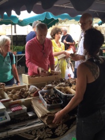 Philippe Girardon, chef étoilé, fait son marché, chaque samedi - DR : J.-P.C.