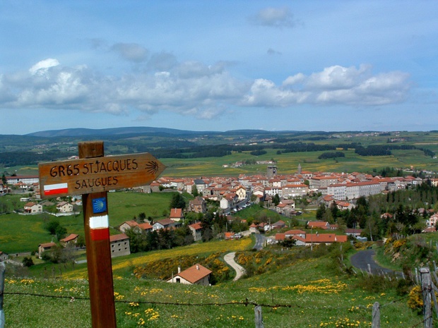 L’histoire de l’agence et son ADN sont intimement liés au chemin de Saint-Jacques-de-Compostelle, l'équipe étant basée à Saugues, village de Haute-Loire traversé par le mythique GR65 - DR : La Pèlerine L’histoire de l’agence et son ADN sont intimement liés au chemin de Saint-Jacques-de-Compostelle, l'équipe étant basée à Saugues, village de Haute-Loire traversé par le mythique GR65 - DR : La Pèlerine