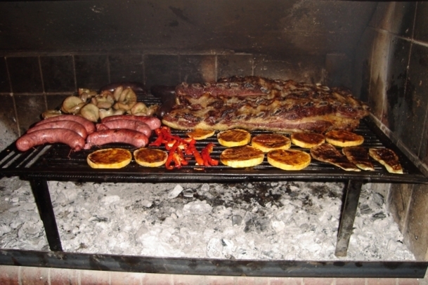 En Argentine, la viande est reine des tables. On imagine mal vivre une journée sans viande. Deux fois par jour s’il vous plait - Photo Source Flickr by felixion de Argentina Wikipedia