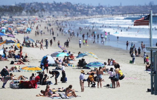 Le nombre de nouveaux cas de Covid-19 est en rapide augmentation dans de nombreux États américains, y compris en Californie (ici la plage de Santa Monica le 2 juillet dernier). Mario Tama/Getty Images North America/Getty Images via AFP