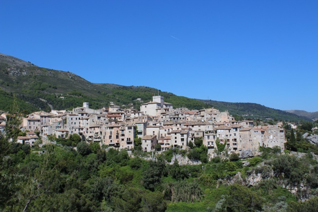 L'équipe de Get to France Incoming est basée à Tourrettes-sur-Loup. Le village repose sur un rocher au milieu d'une végétation luxuriante, dans laquelle l'aloès et le figuier de Barbarie poussent à l'état sauvage - DR : Get to France Incoming