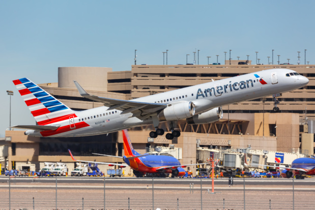 "Phoenix (Arizona) Boeing 757-200 d'American Airlines à l'aéroport Phoenix Sky Harbor (PHX) en Arizona /crédit DepositPhoto "Phoenix (Arizona) Boeing 757-200 d'American Airlines à l'aéroport Phoenix Sky Harbor (PHX) en Arizona /crédit DepositPhoto