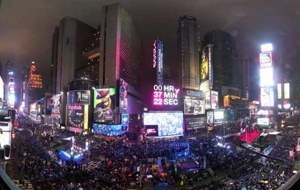 A Times Square, la vie et le tourisme reprennent leurs droits mais au Sud, de nombreuses zones d'ombre demeurent /photo Livecam
