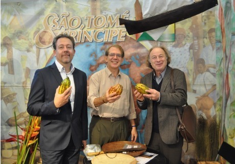 Jean Brajon (à gauche) étaient accompagné de Jean-Pierre Bensaid et de Jean-Yves Loude pour annoncer le lancement de São Tome & Principe dans la production d'Héliades - Photo DR