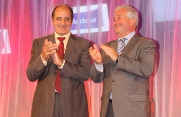 Jean-Pierre Mas et François-Xavier de Boüard lors du congrès de Seville, qui va sceller l'union historique et les retrouvailles des deux réseaux - Photo JdL