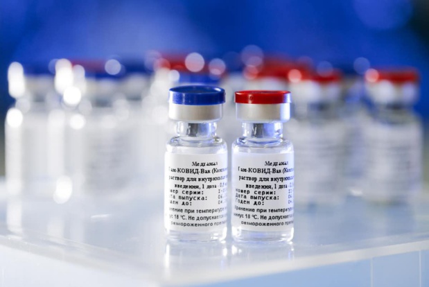 Le vaccin enregistré par le ministère russe de la Santé a bénéficié d’une autorisation d’utilisation d’urgence, même si les essais cliniques de phase III ne sont pas terminés. En outre, les données des essais de phase I et II n’ont pas été entièrement publiées, ni examinées par des pairs. Alexander Zemlianichenko Jr/Russian Direct Investment Fund/AP/AAP Le vaccin enregistré par le ministère russe de la Santé a bénéficié d’une autorisation d’utilisation d’urgence, même si les essais cliniques de phase III ne sont pas terminés. En outre, les données des essais de phase I et II n’ont pas été entièrement publiées, ni examinées par des pairs. Alexander Zemlianichenko Jr/Russian Direct Investment Fund/AP/AAP