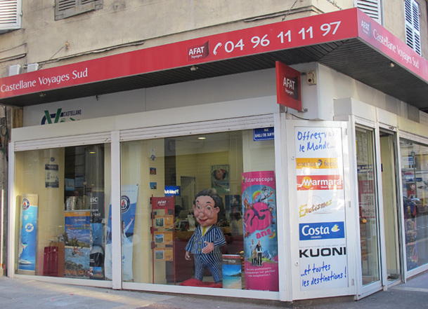 A 100 mètres du Vieux Port, l'emplacement de l'agence constitue 50% de la réussite de Castellane Voyages Sud - DR : A.B. A 100 mètres du Vieux Port, l'emplacement de l'agence constitue 50% de la réussite de Castellane Voyages Sud - DR : A.B.