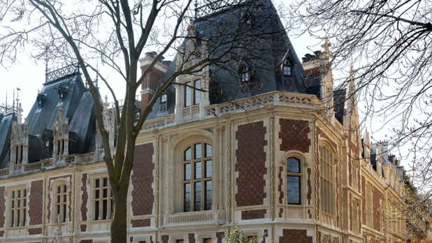 L’hôtel Gaillard au style néo-renaissance, propriété de la Banque de France place du Général Catroux à l’angle des rues Berger et de Than à Paris (17e). Inspiré par le château de Blois il se distingue par ses toits élancés, ses fines tourelles, ses gouttières torsadées et dorées. A lui seul, il vaut le déplacement - DR : Charlotte Donker/Citéco